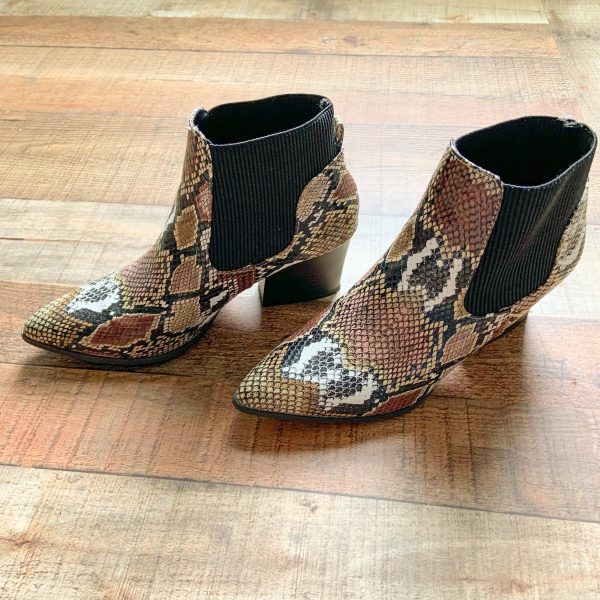 Qupid Snakeskin Ankle Booties- Size 7.5 (Great Condition) Supply