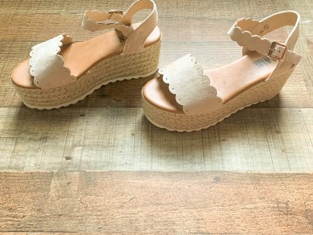 AMS Emma Scalloped Edge Platform Sandals- Size 7 (GREAT CONDITION) on Sale