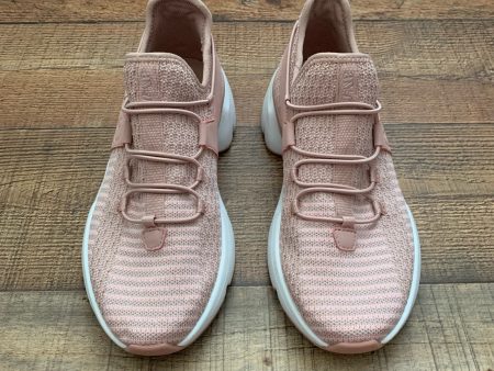 AVRE Blush White Infinity Glide Sneaker- Size 7 (In Great Condition!) For Sale